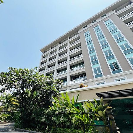 14 Place Bangkok Exterior photo