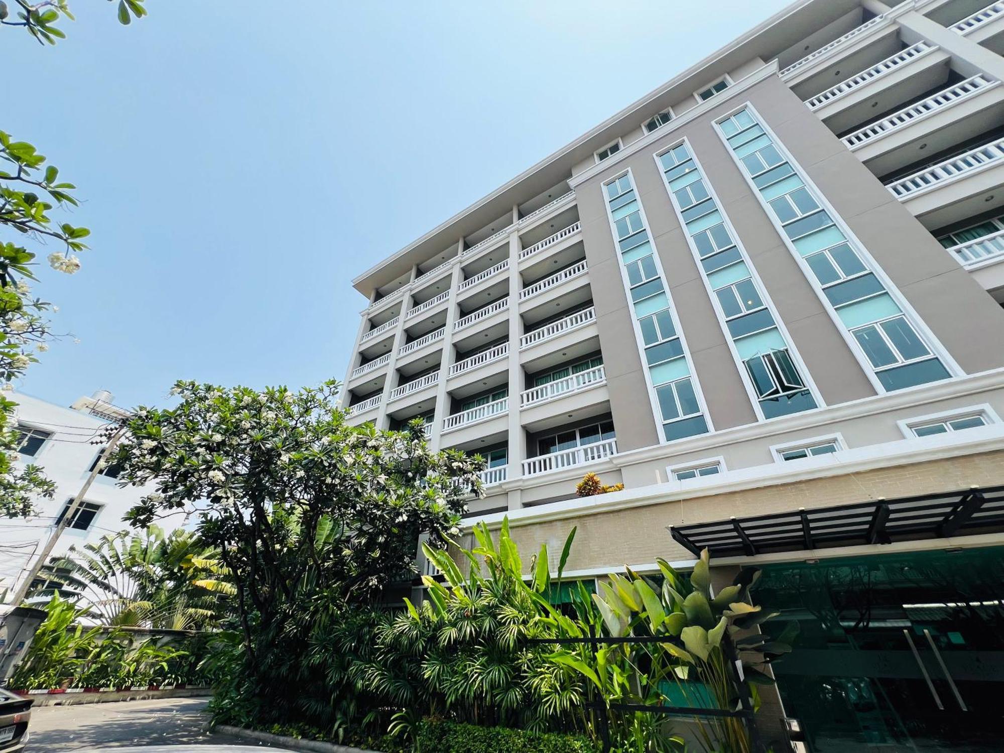 14 Place Bangkok Exterior photo
