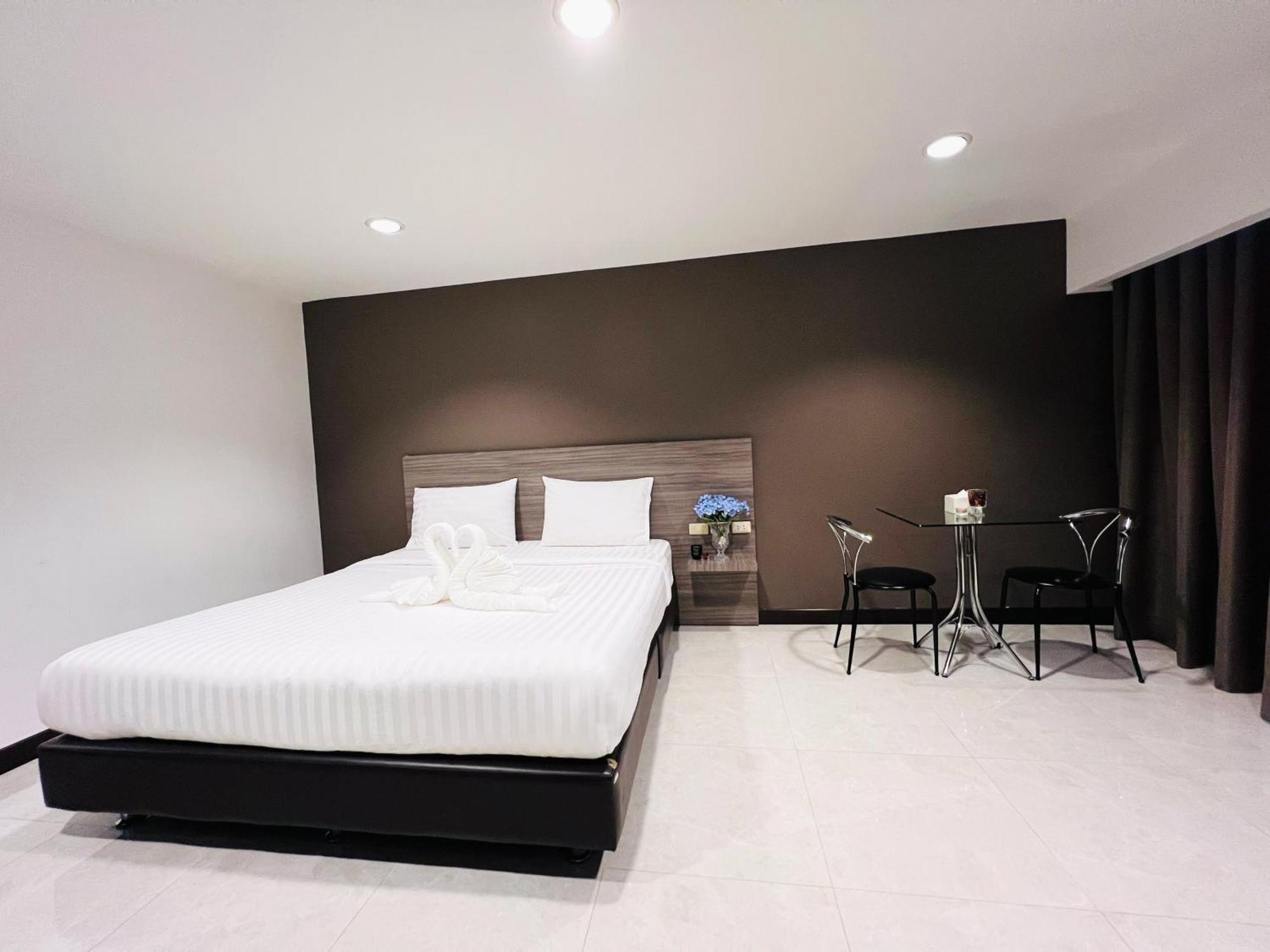 14 Place Bangkok Exterior photo