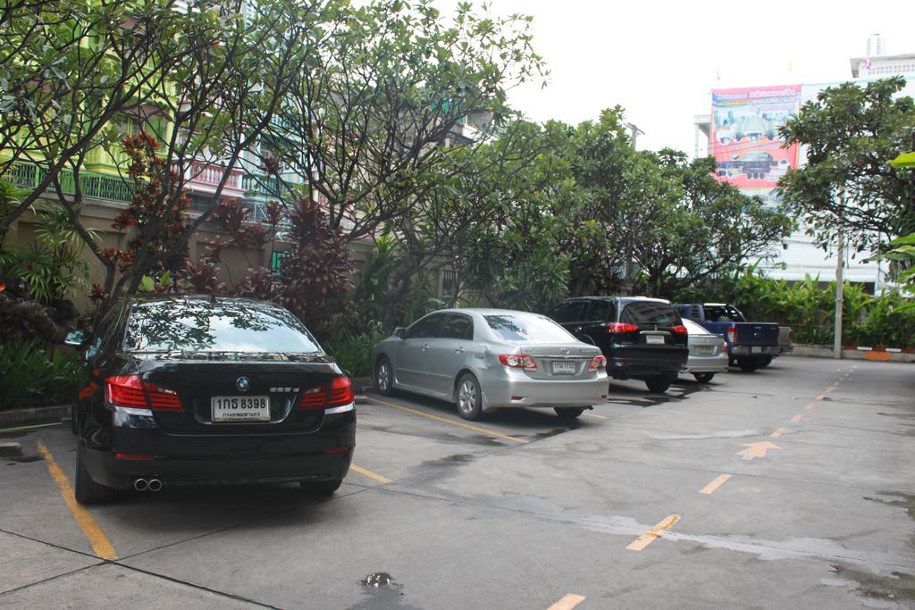 14 Place Bangkok Exterior photo