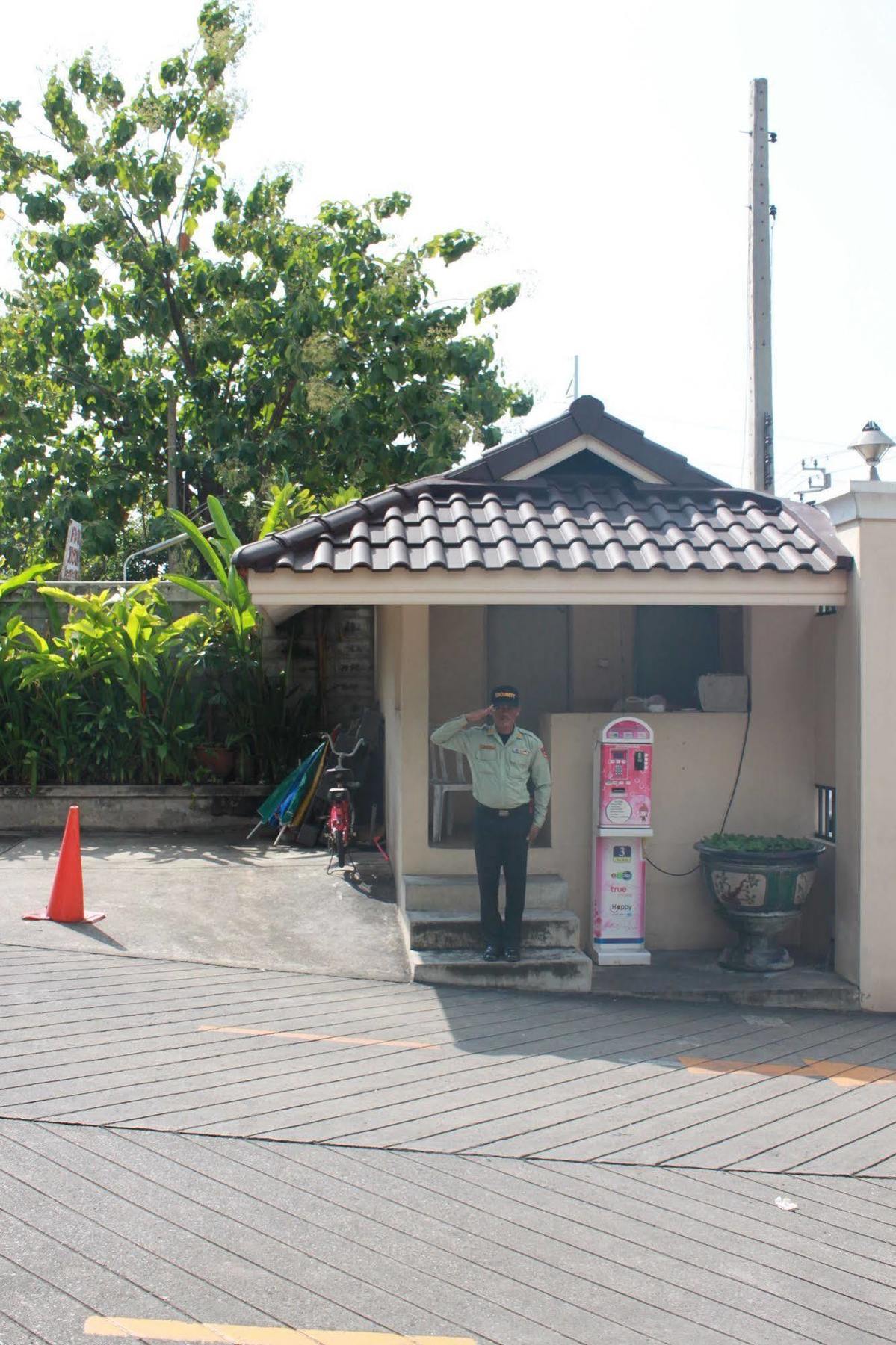 14 Place Bangkok Exterior photo