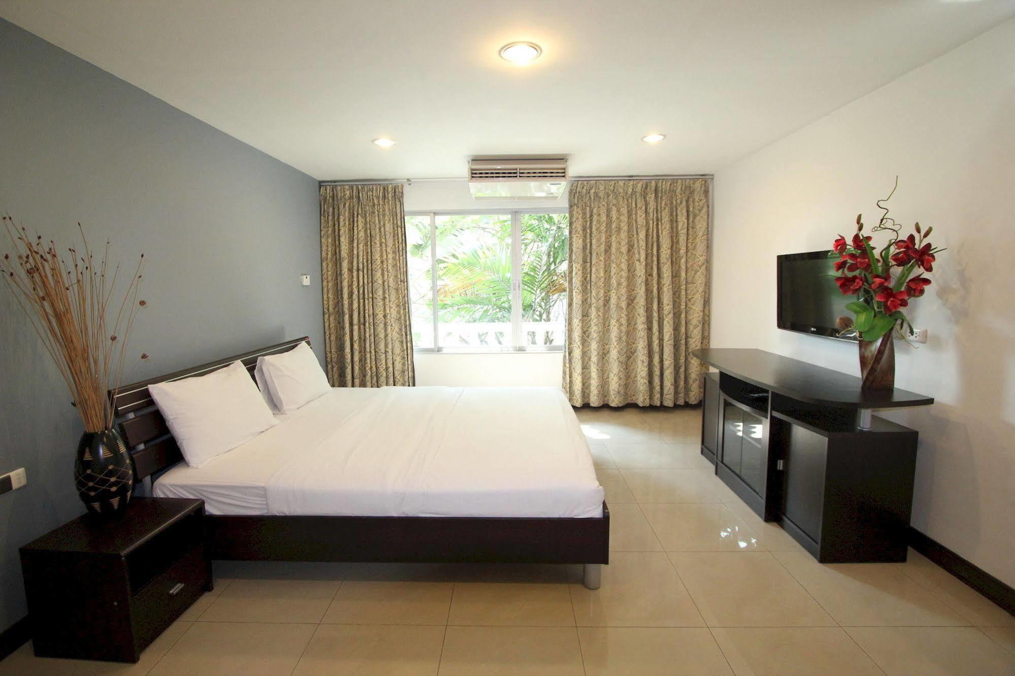 14 Place Bangkok Exterior photo