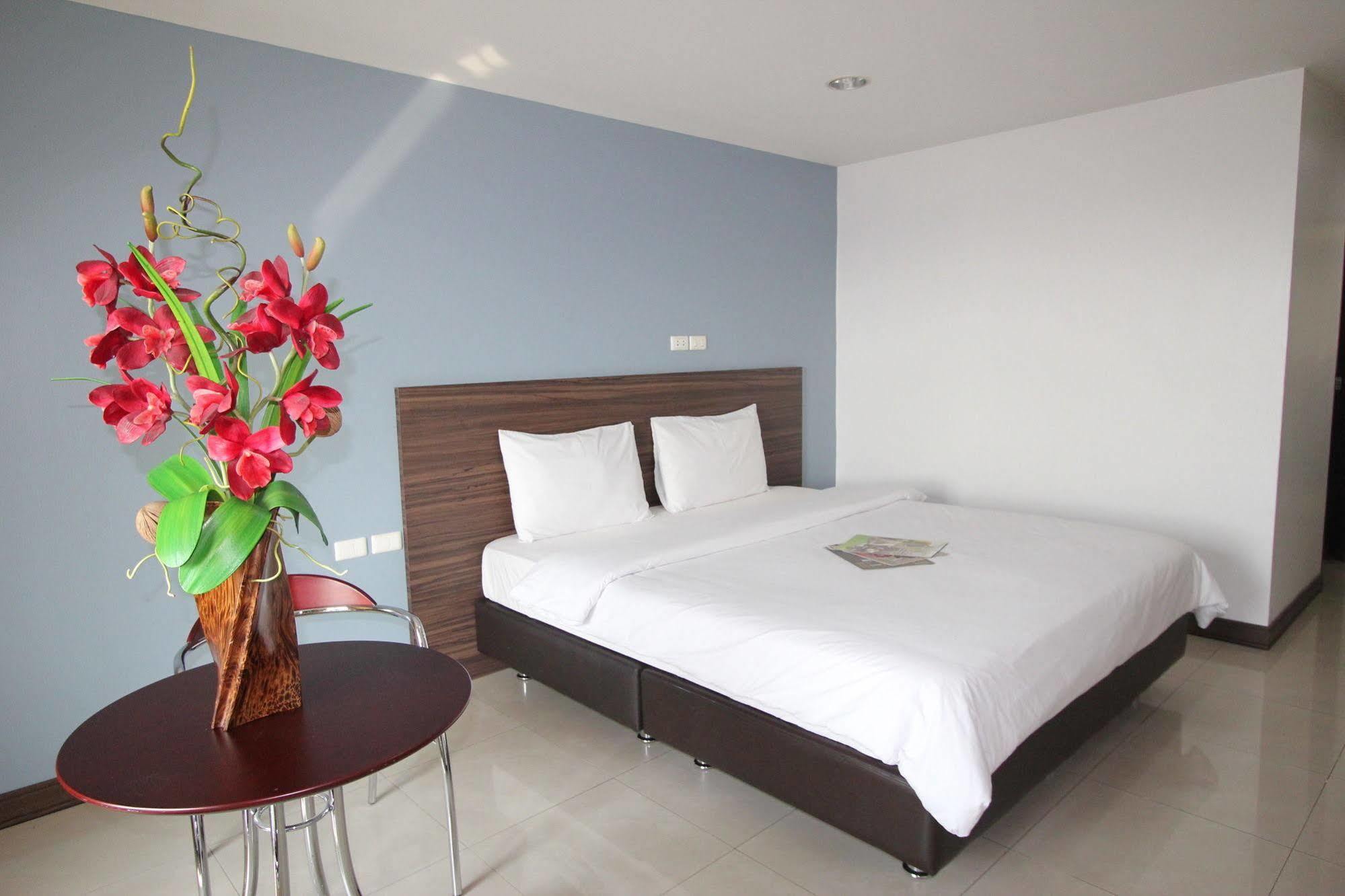 14 Place Bangkok Exterior photo