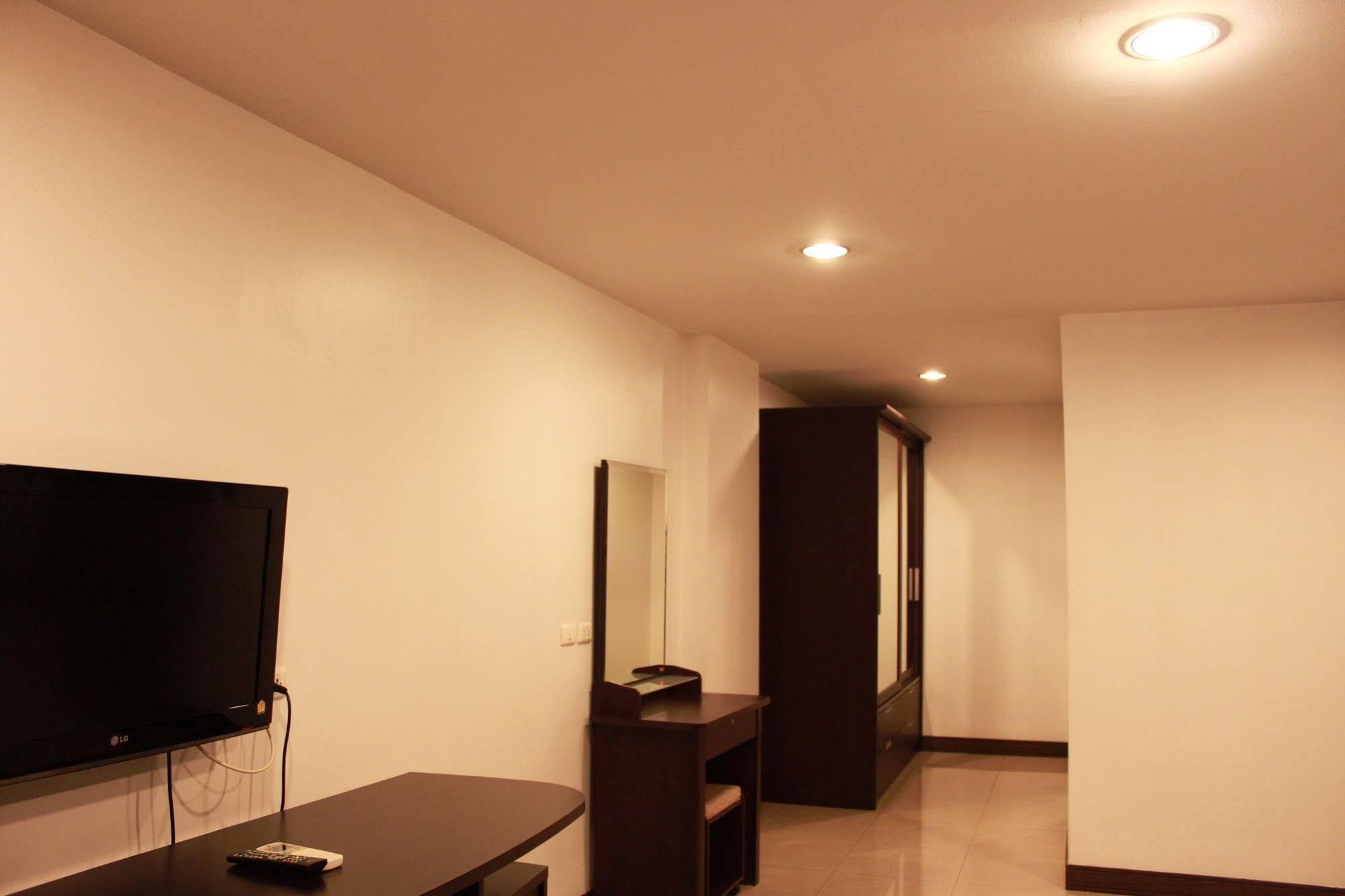 14 Place Bangkok Exterior photo
