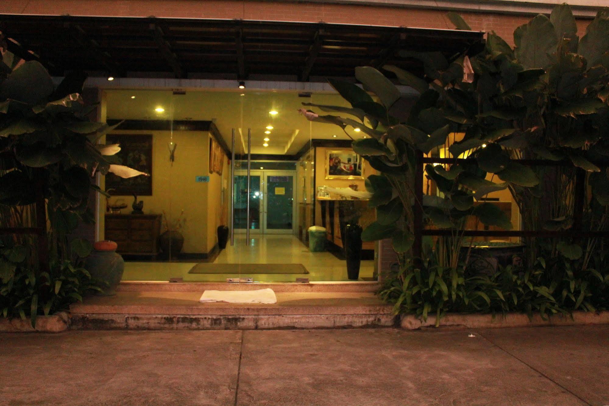 14 Place Bangkok Exterior photo