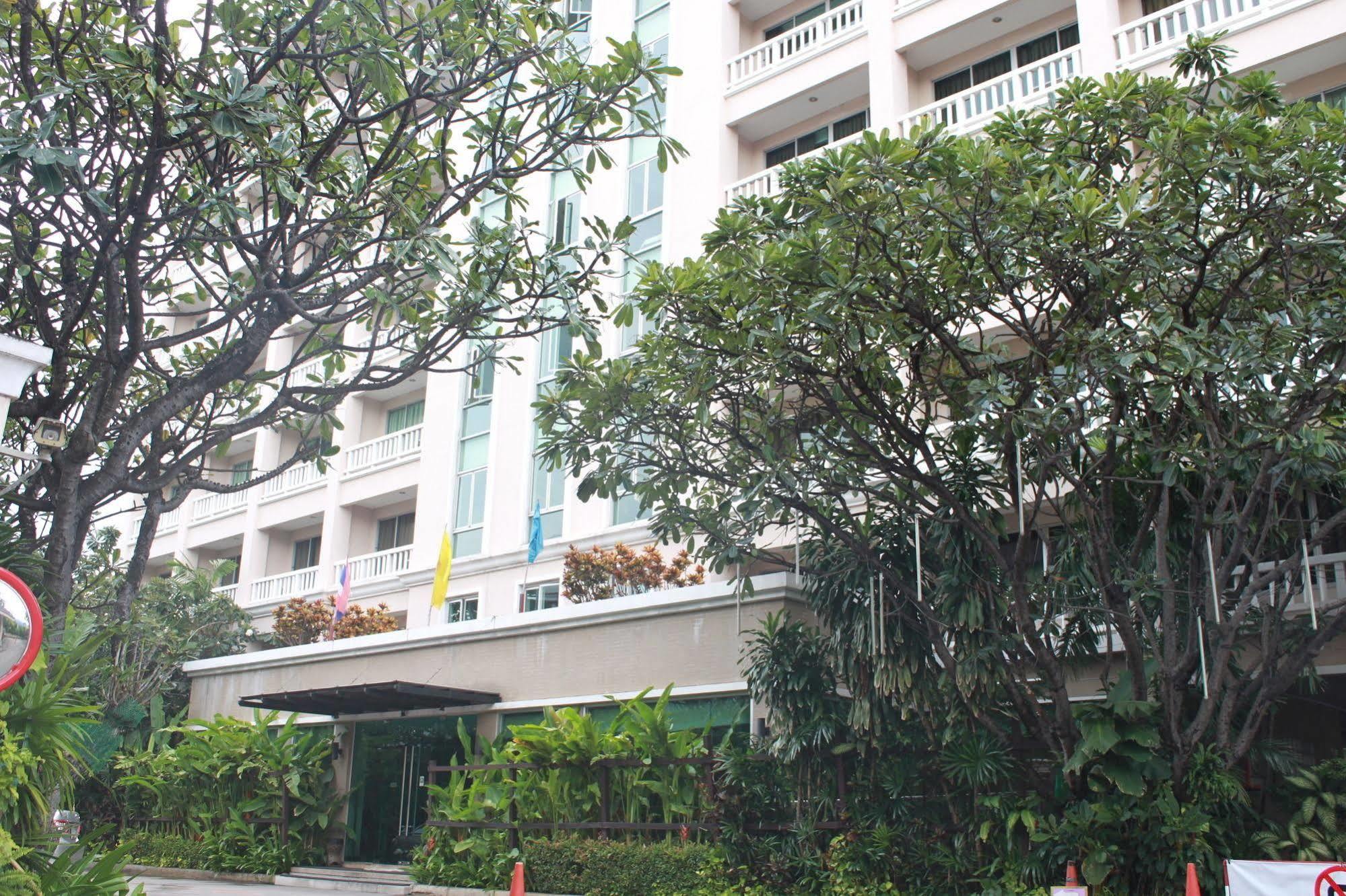 14 Place Bangkok Exterior photo