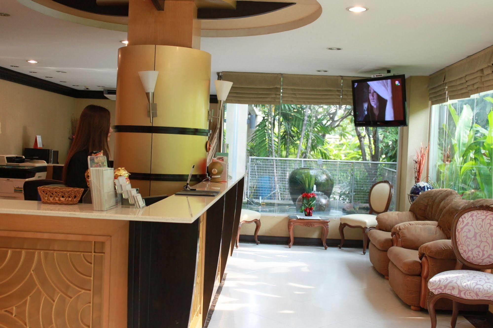 14 Place Bangkok Exterior photo