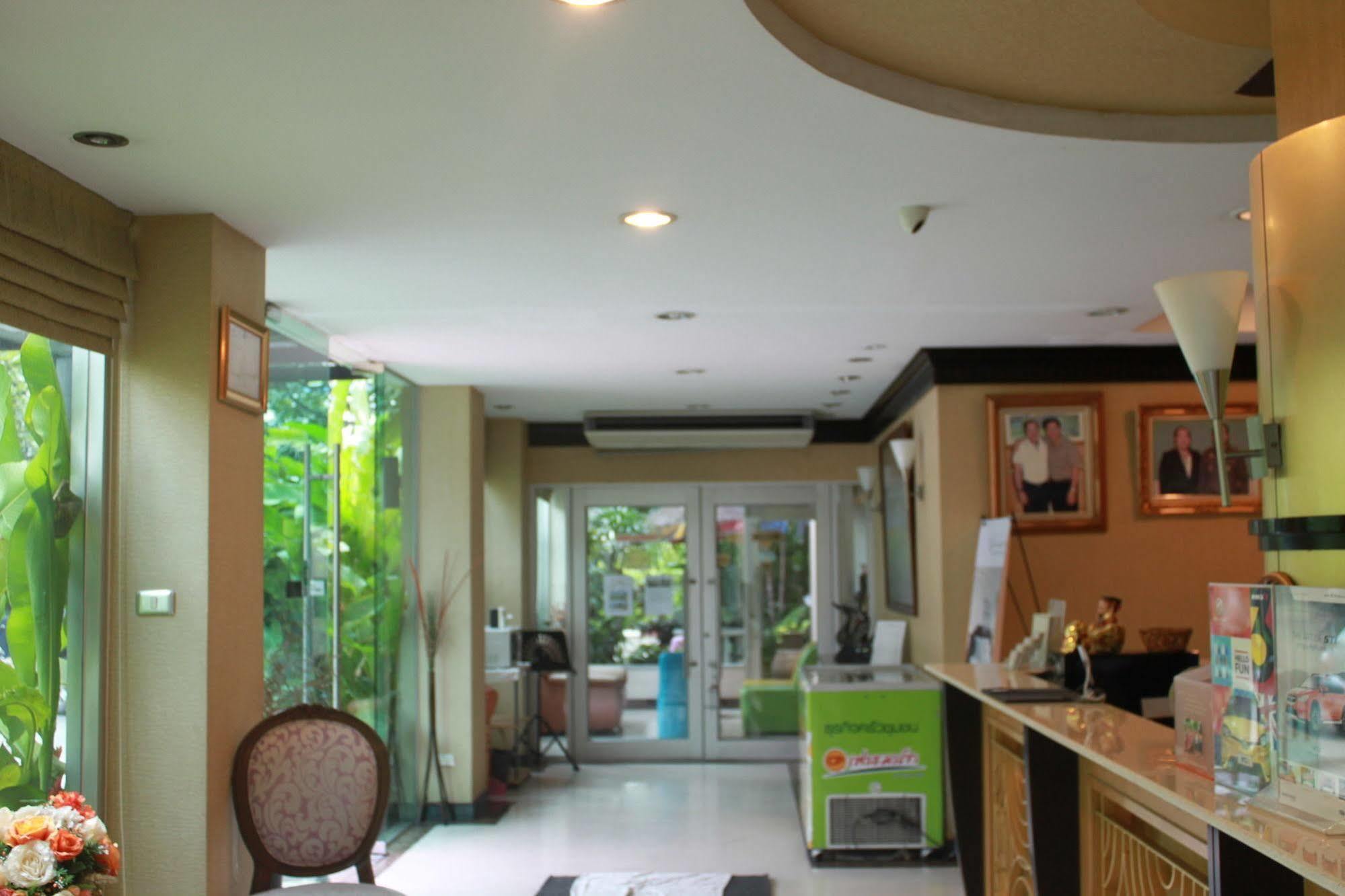 14 Place Bangkok Exterior photo