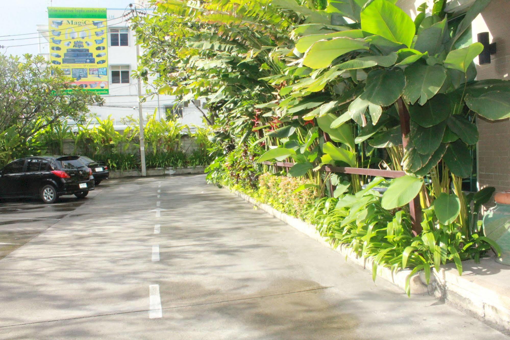 14 Place Bangkok Exterior photo